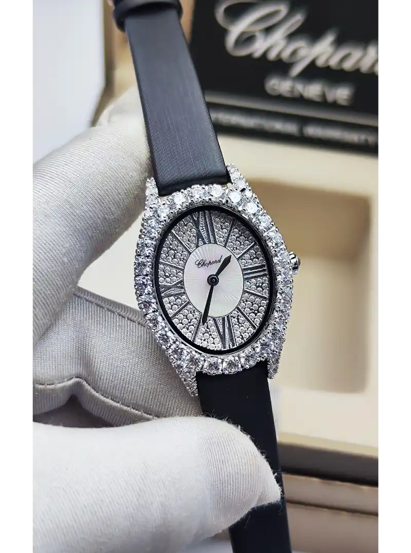 ساعة جلد نسائي ماركة شوبارد