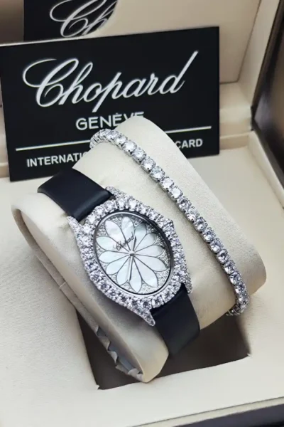 ساعة شوبارد نسائية جلد