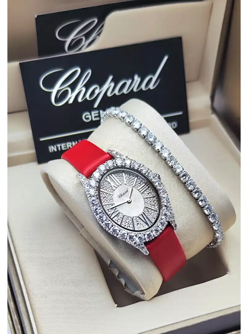 ساعة نسائية جلد احمر