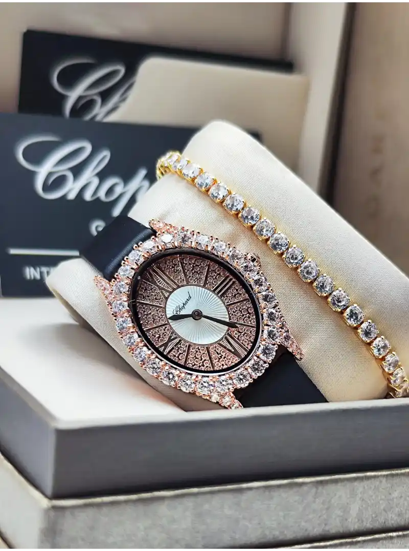 ساعه جلد نسائيه ماركه