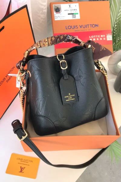 شنطة نسائية ماركة لويس فيتون