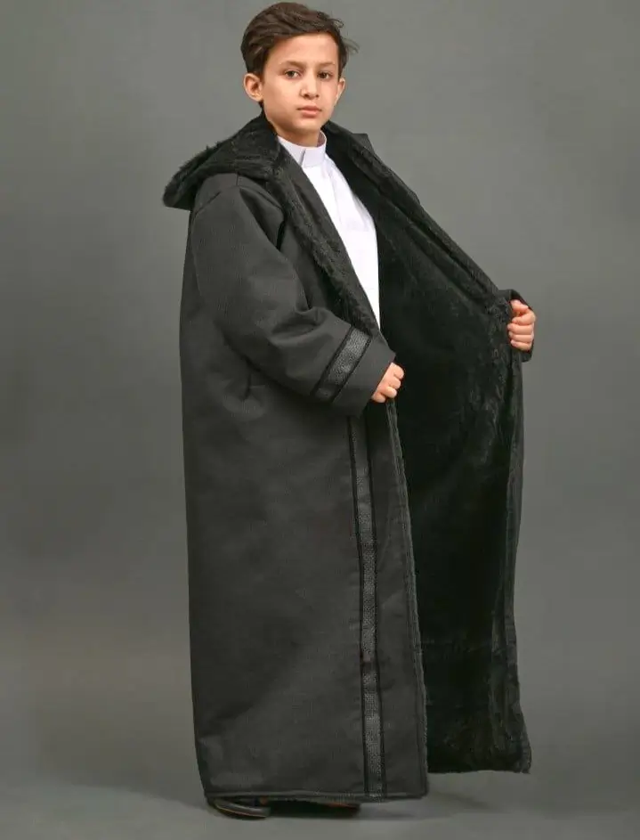 فروة اطفال اسود