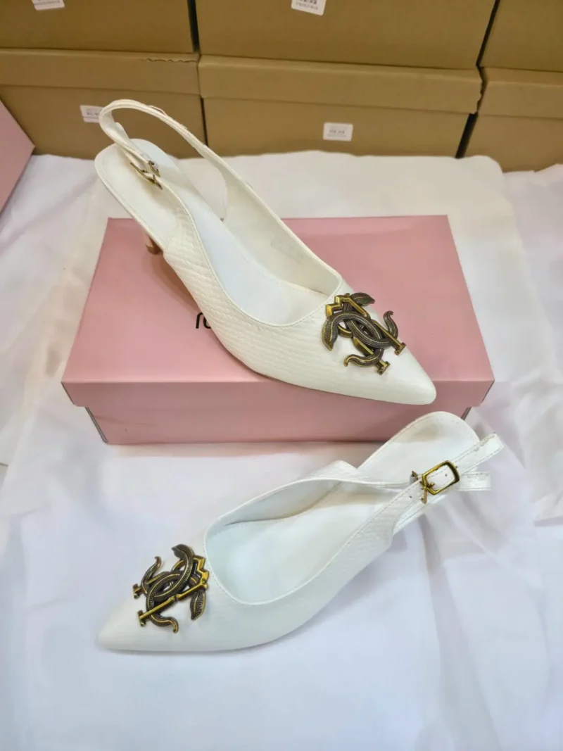 كعب ابيض روبرتو كفالي