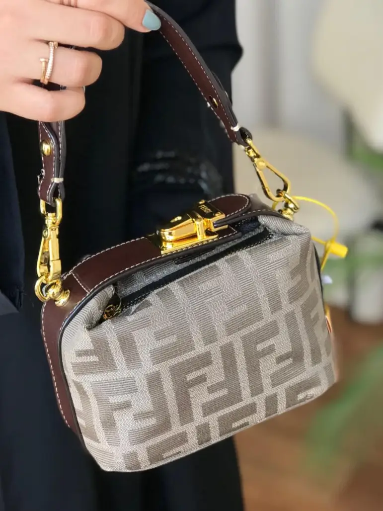 شنطه فندي الصغيره