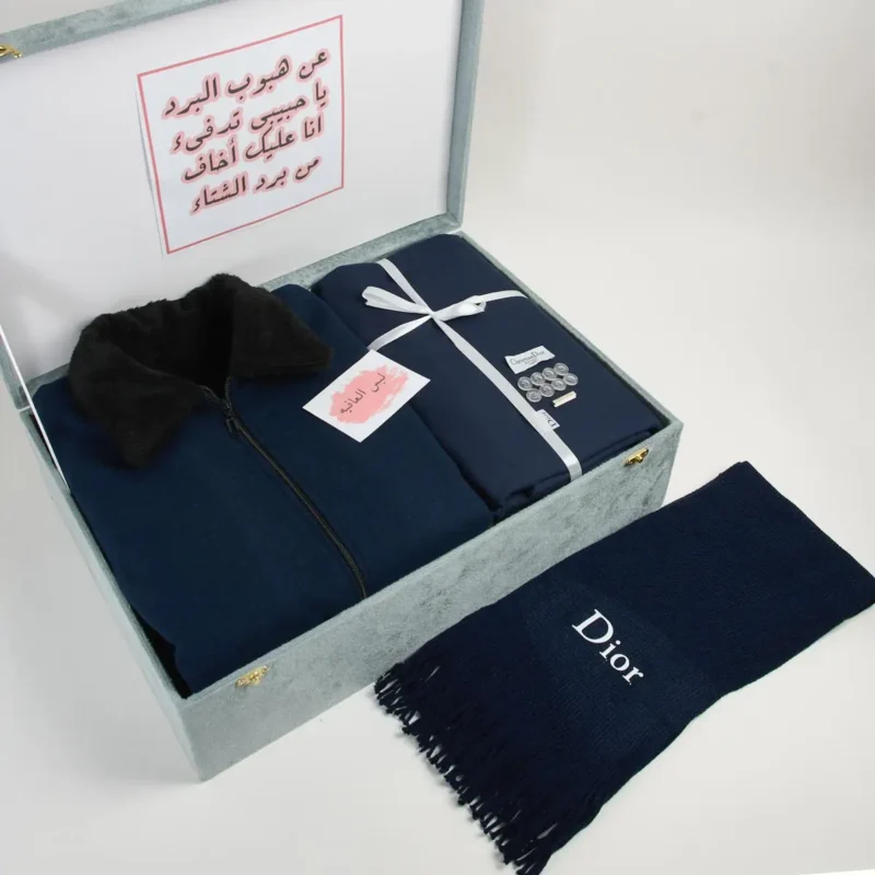 سديري وثوب مع سكارف