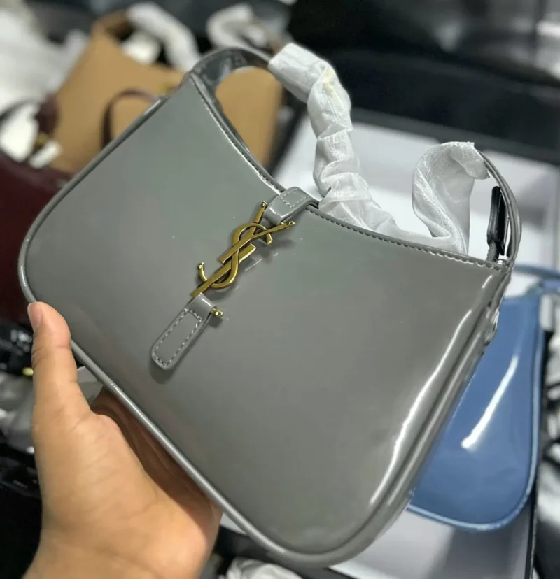 شنطة سان لوران فضي