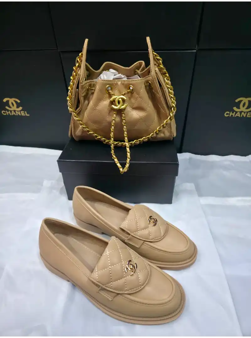 جزمة وشنطة شانيل طقم بيج