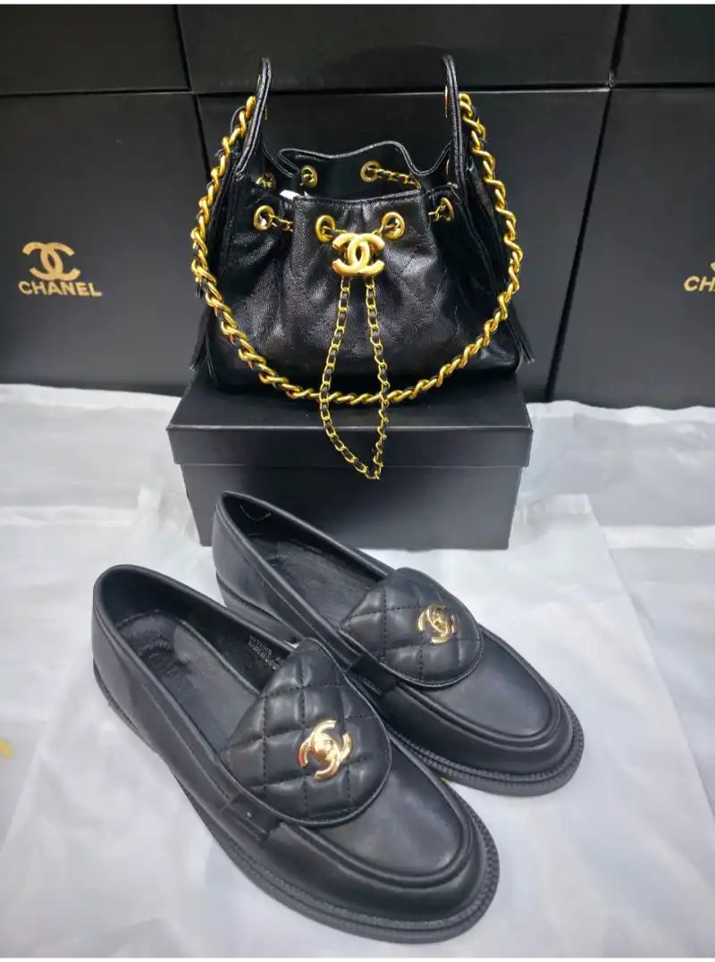 طقم حذاء وحقيبة شانيل