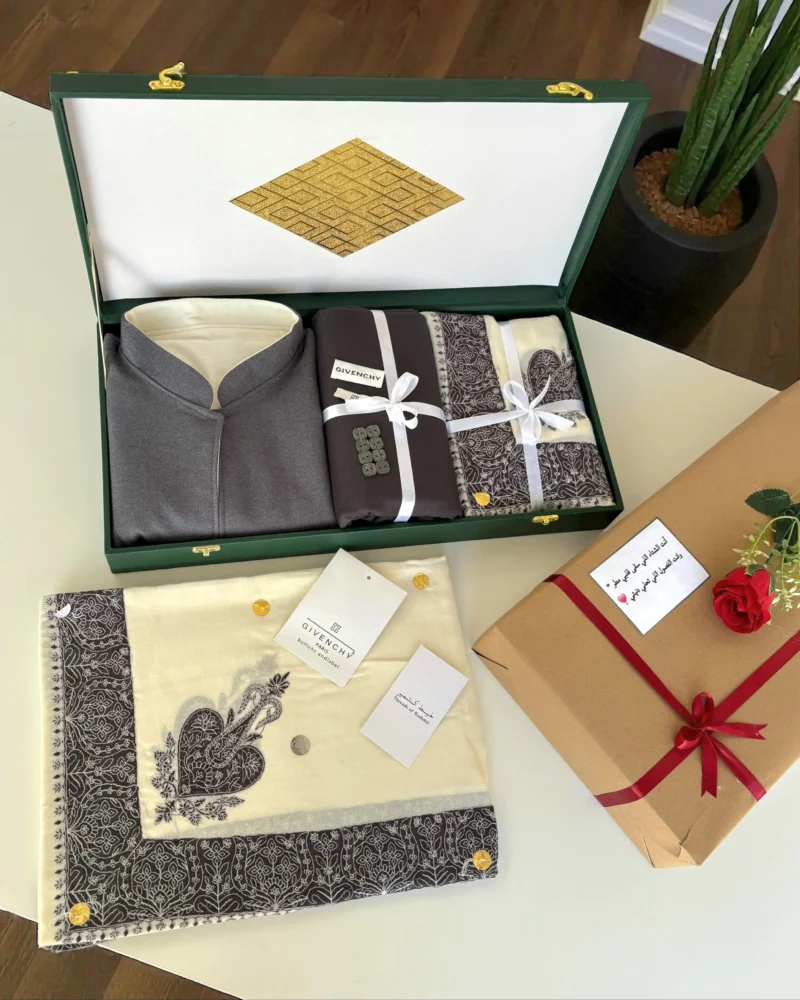 طقم غتره وسديري وثوب