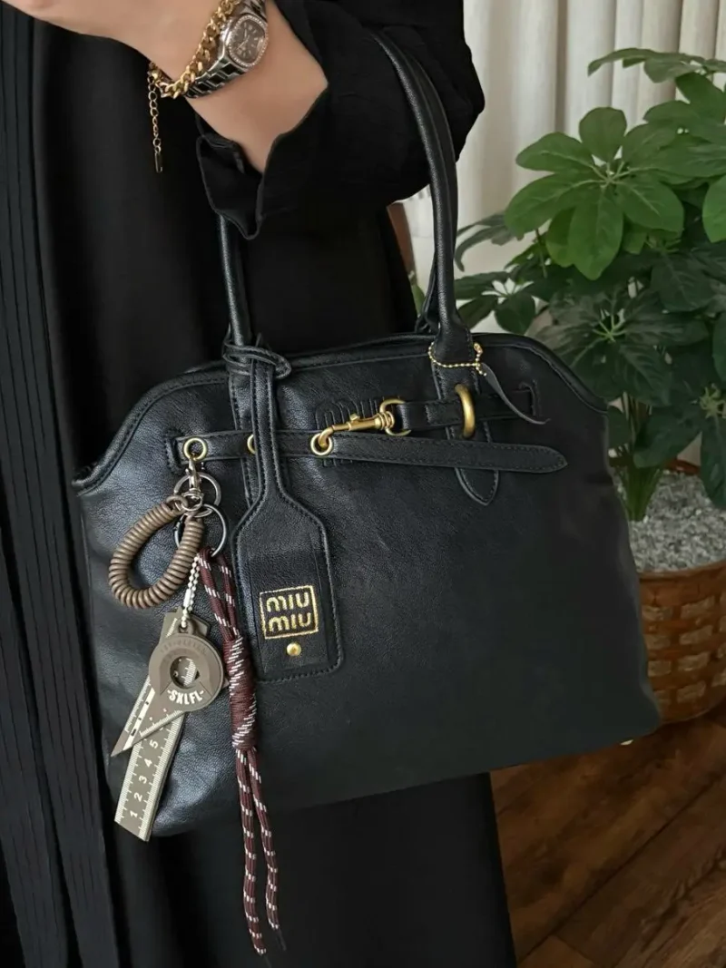 شنطة ميو ميو اسود جلد كبيره