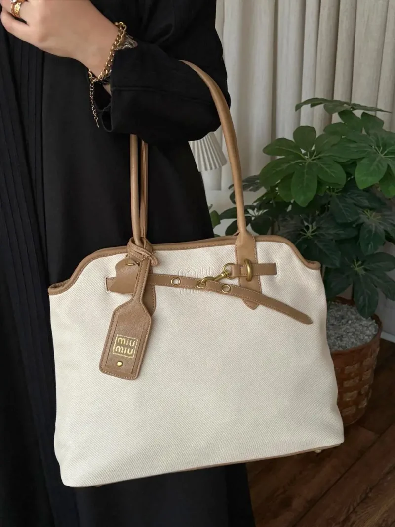 شنطة ميو ميو البيضاء