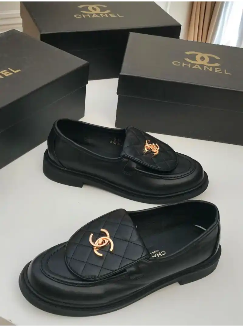 لوفر شانيل اسود نسائي