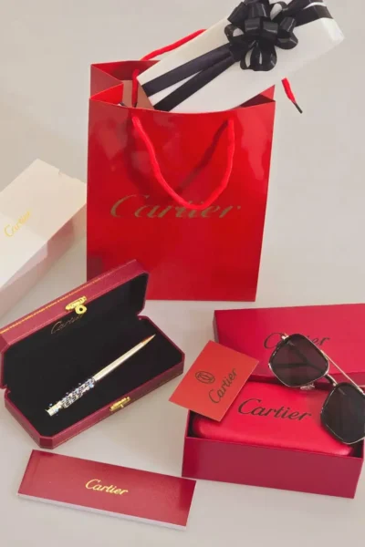 قلم ونظارة كارتير