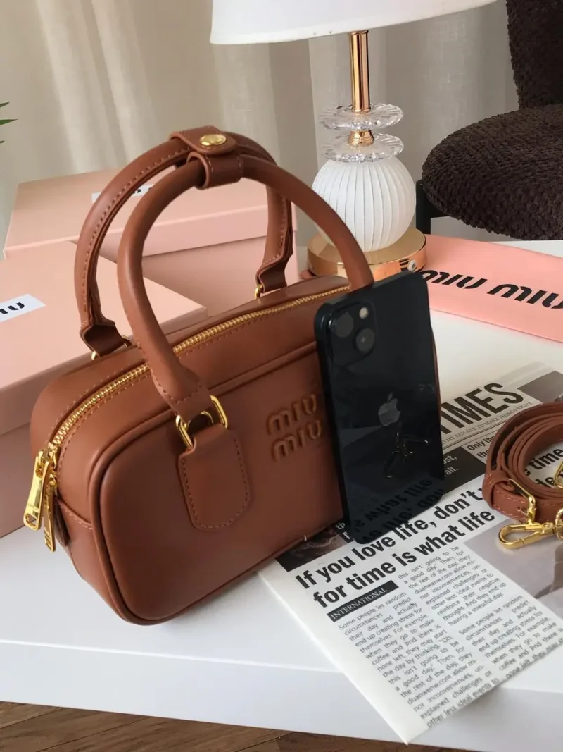 شنط ميو ميو البنيه