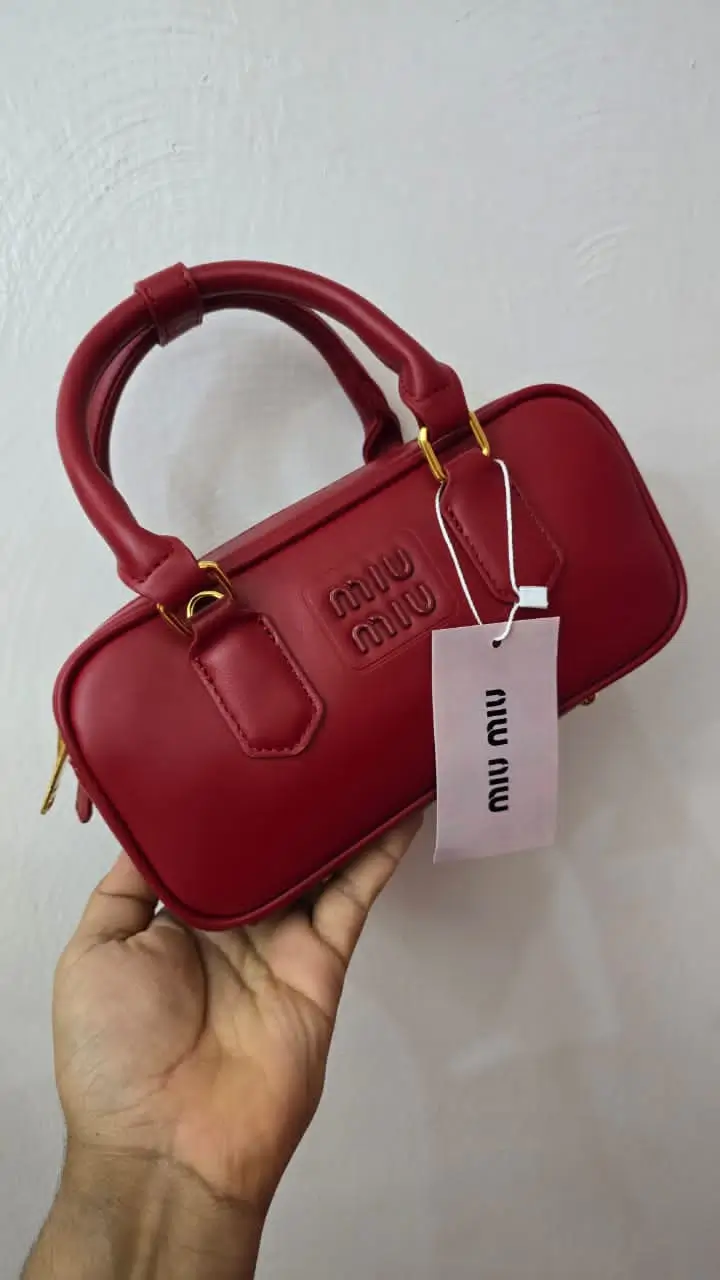 شنطة ميو ميو احمر