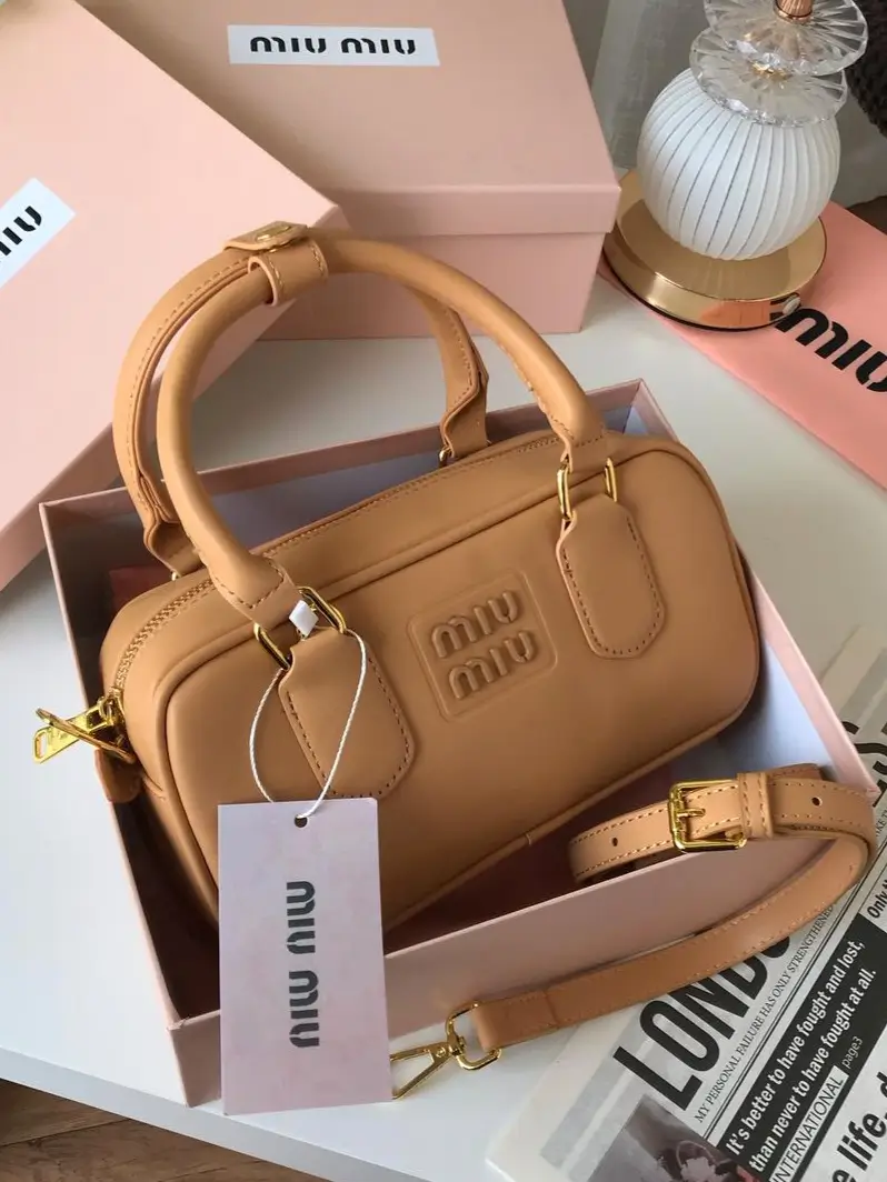 شنطة ميو ميو جلد الافعى