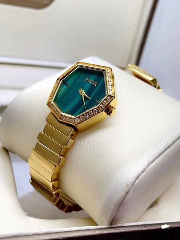 ساعه ديور حريمي ذهبي