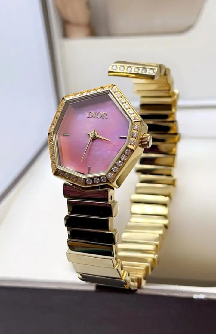 ساعات ديور نسائي ذهبي