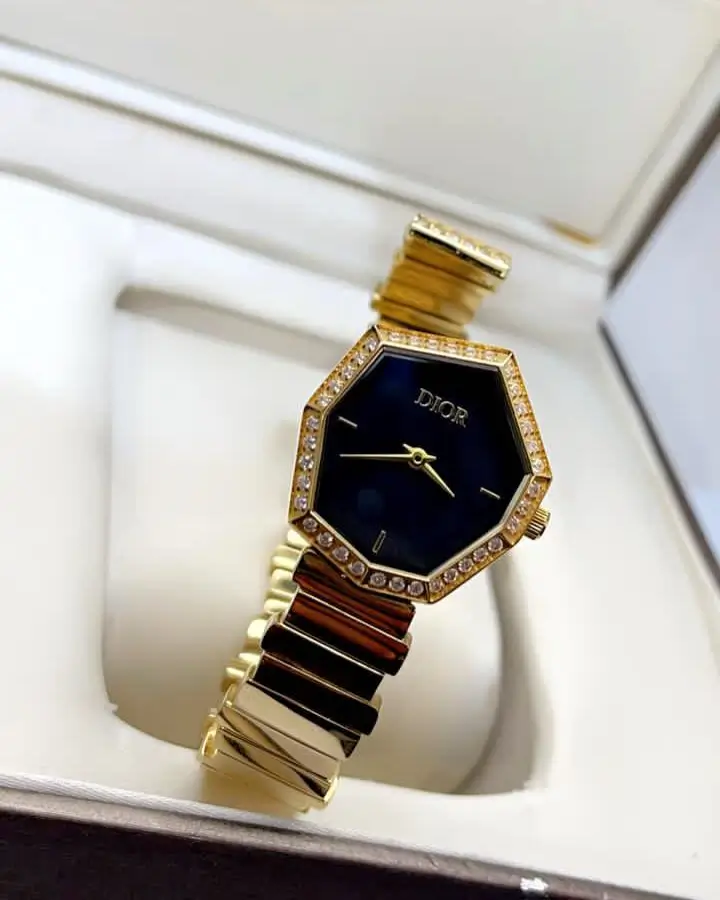 ساعة ديور كريستال نسائي