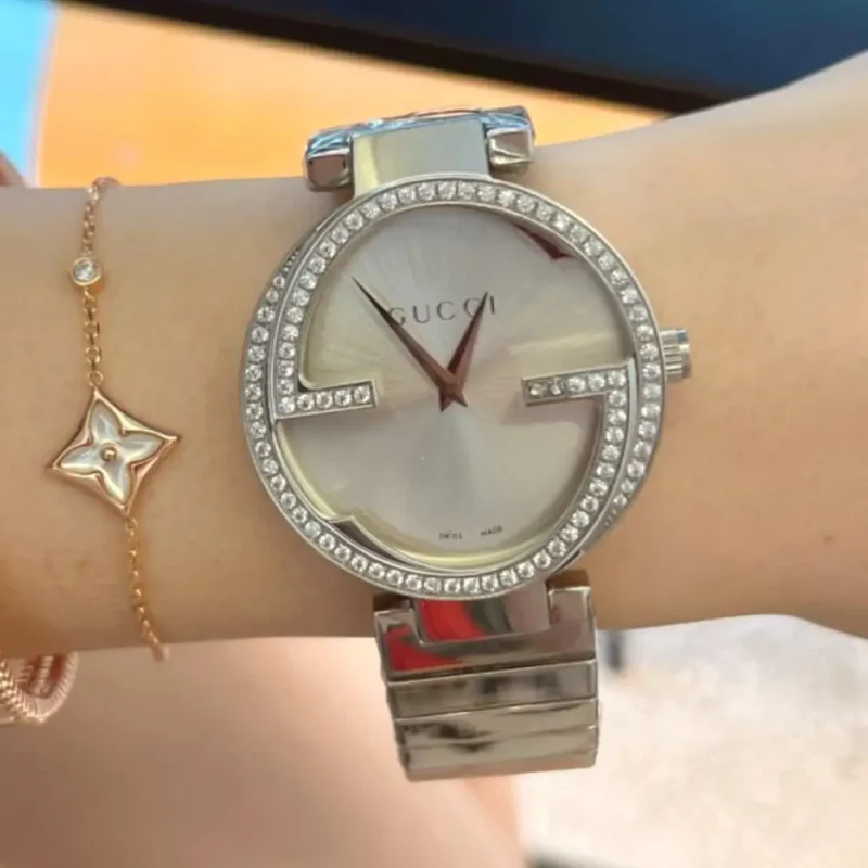 ساعة غوتشي الماس فضية