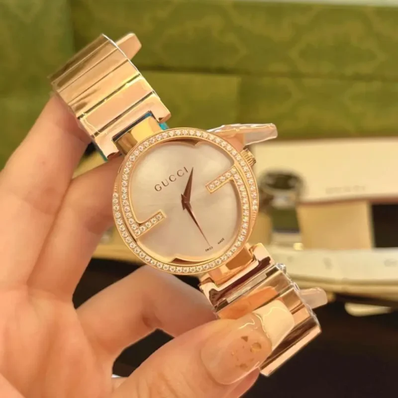 ساعات غوتشي ذهبية