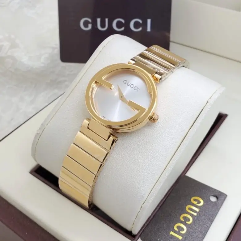 ساعة غوتشي نسائية ذهبي