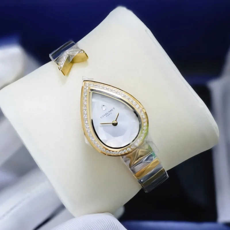 ساعة جوزفين إيغريت