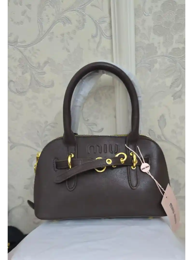 شنطه ميوميو بني غامق