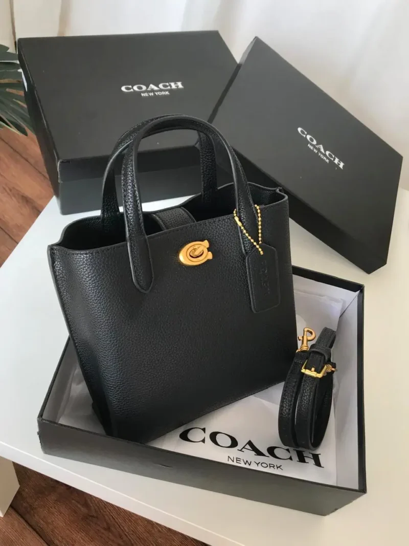 شنطة سوداء ماركة كوتش