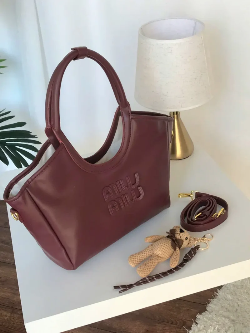 شنطه عنابيه ميوميو