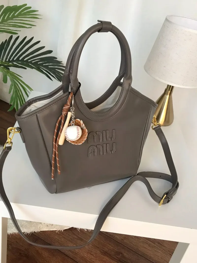 شنطة ميو ميو رمادي