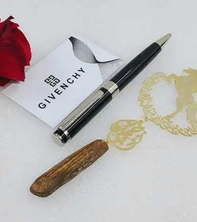 تعليقة سيارة عود