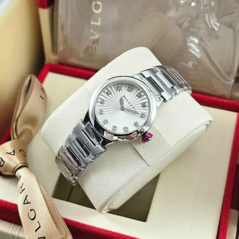 ساعه نسائيه فضيه