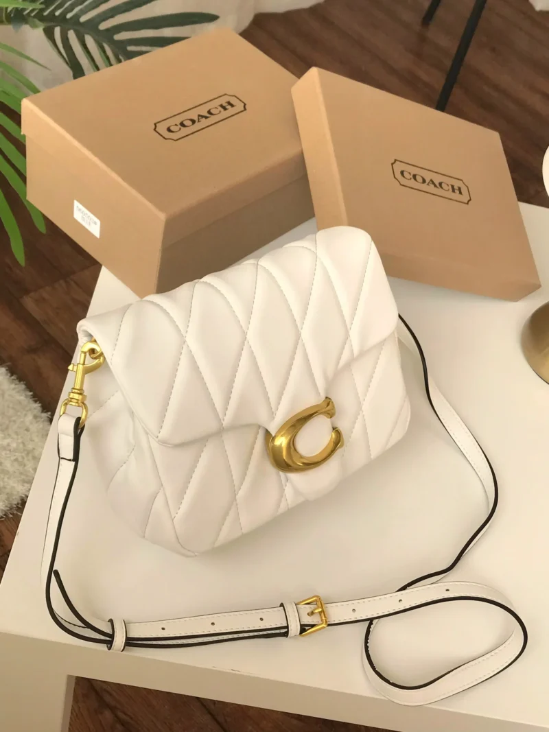 شنطة كوتش صغيره ابيض