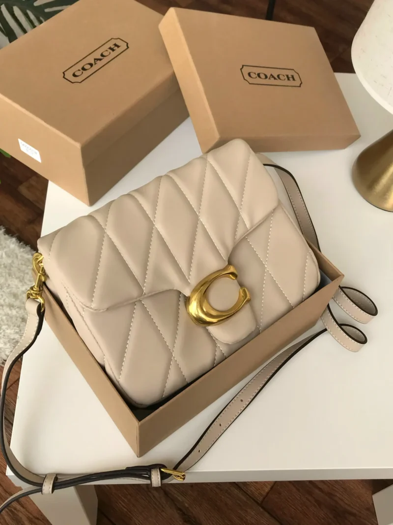 شنطة بيج صغيرة كوتش