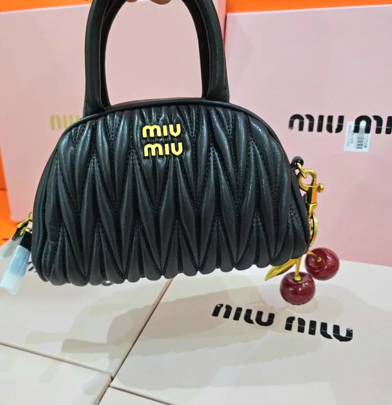 شنطة ميو ميو ترنديول