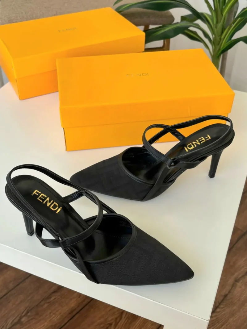 كعب أسود ماركة فندي