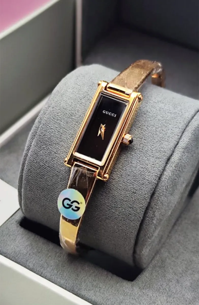 ساعة يد مستطيلة نسائية