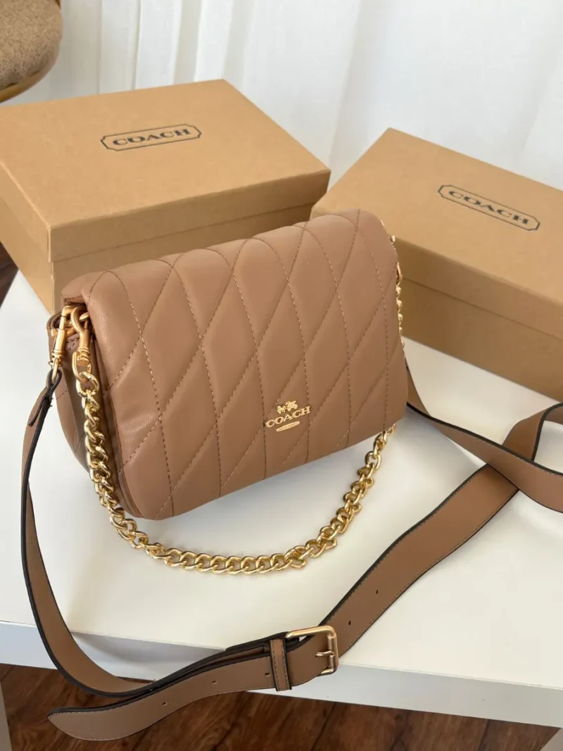 شنطة كوتش لون جملي