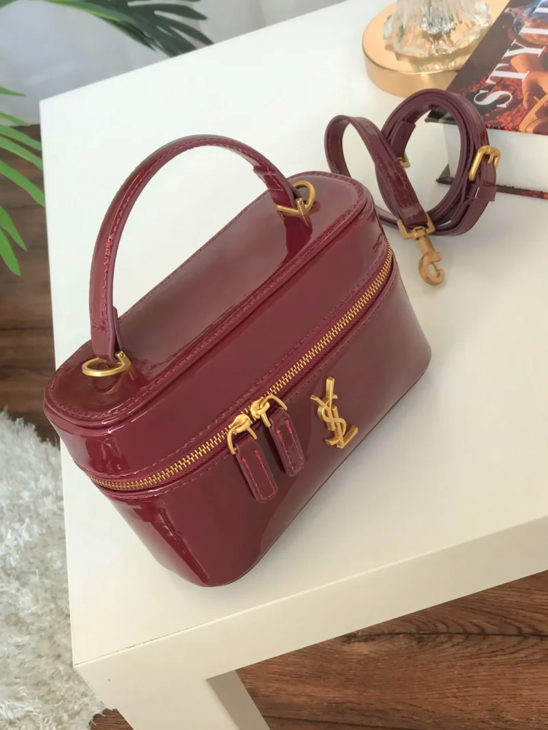 شنطة مكياج جلد عنابي