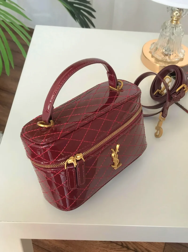 شنطة ميكب صغيرة