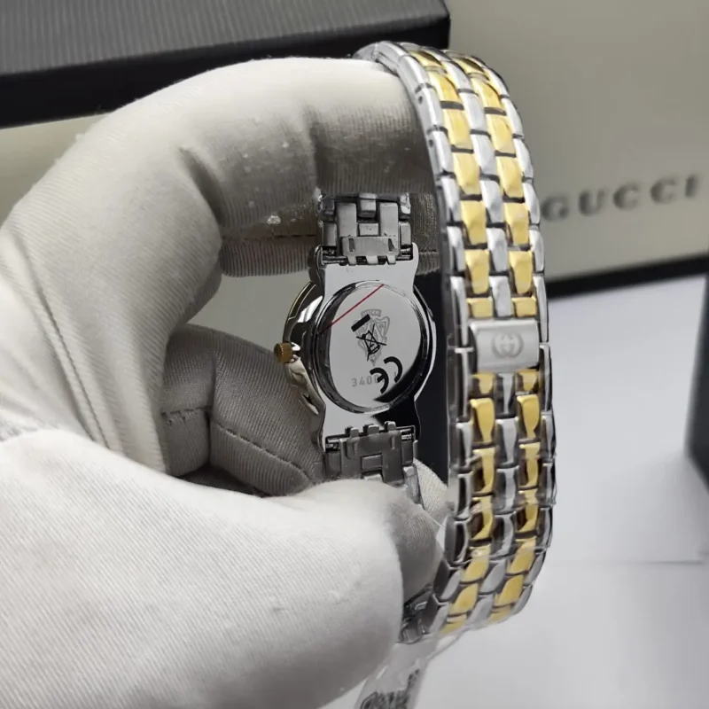 ساعات قوتشي نسائيه 2025