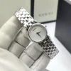 ساعه نسائيه فضي ماركه قوتشي