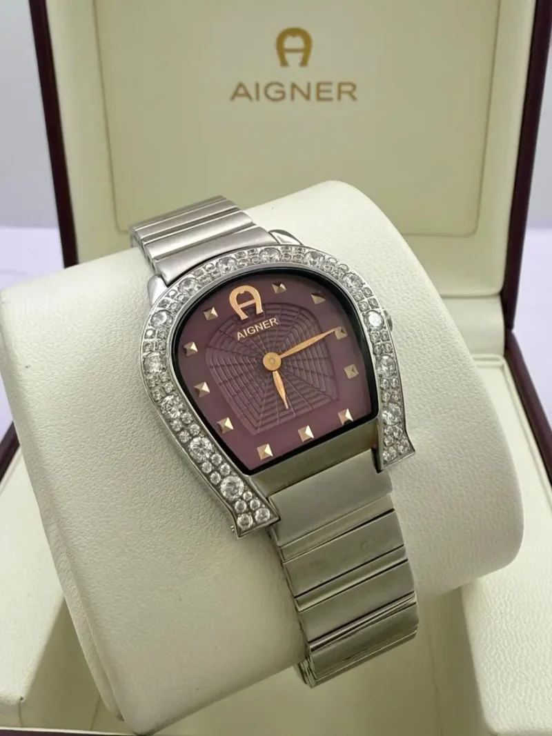 ساعة اقنر نسائي عنابي