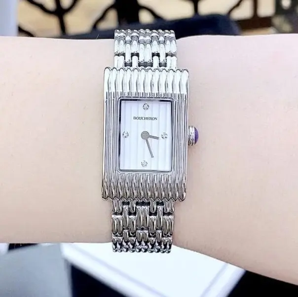 ساعه نسائيه صغيره فضي