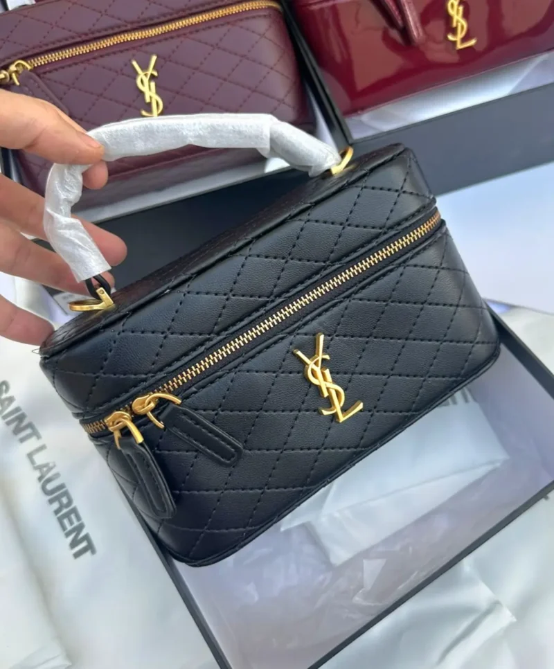 شنطه مكياج سان لوران لون اسود