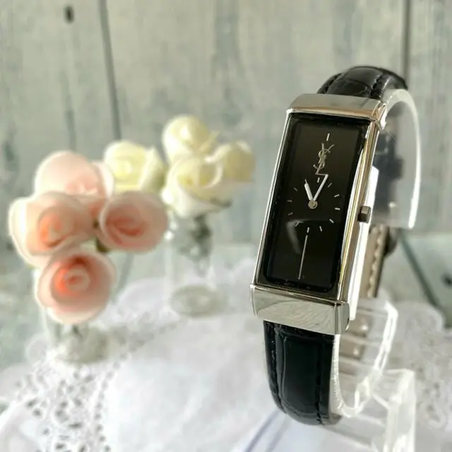 ساعة اف سان لوران جلد نسائي