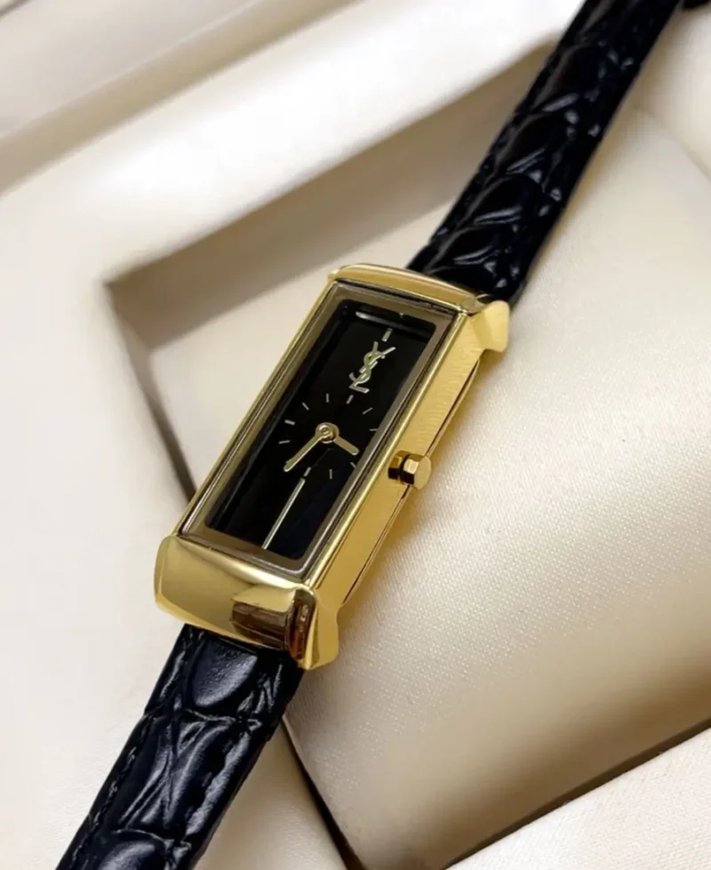 ساعة ايف سان لوران