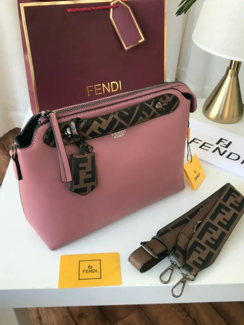 شنطة فندي الورديه