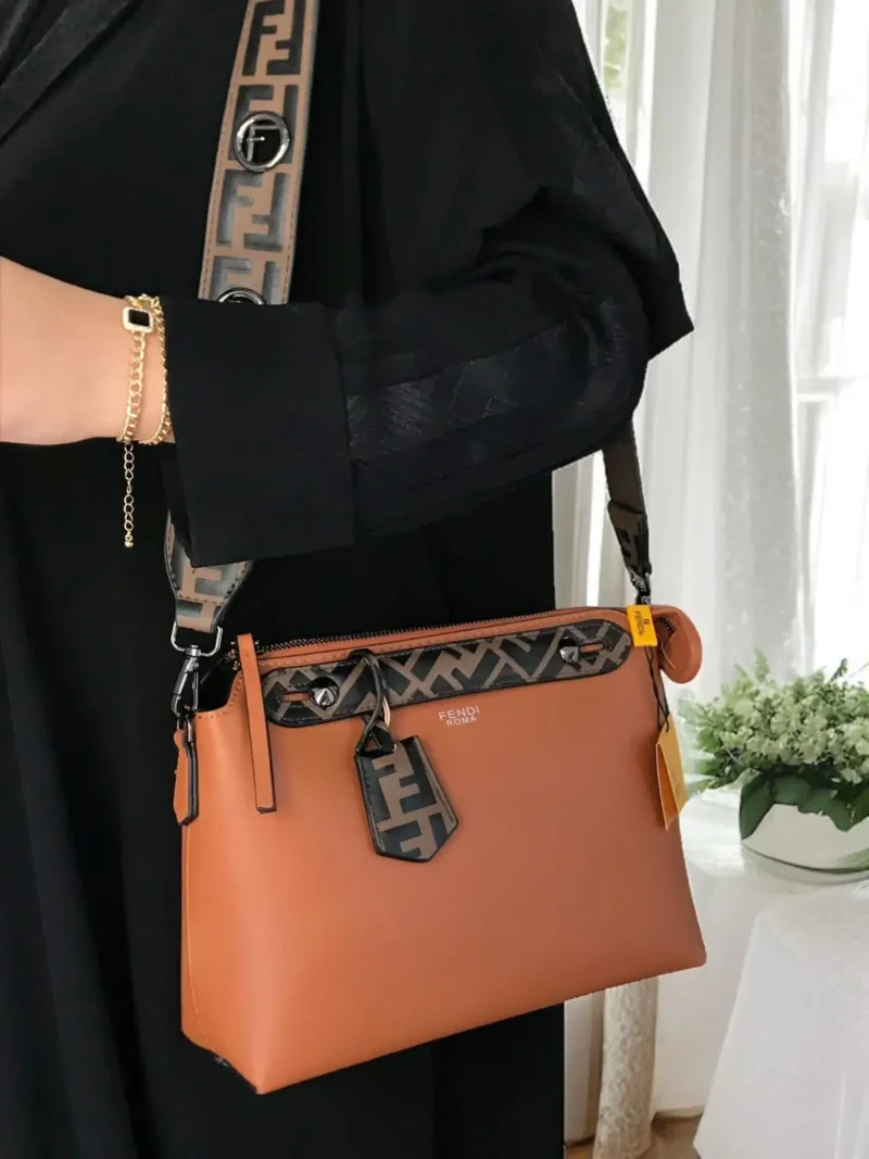 شنط فندي ملونه